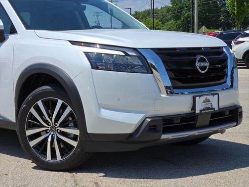 2025 Nissan Pathfinder Platinum 4WD