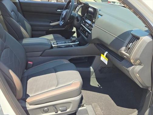 2025 Nissan Pathfinder Platinum 4WD