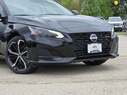 Super Black Clearcoat 2026 Nissan Altima SR AWD