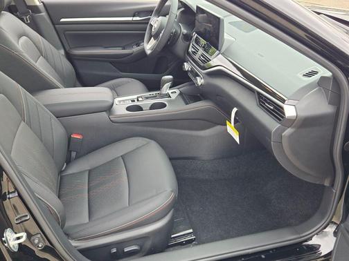 Super Black Clearcoat 2026 Nissan Altima SR AWD