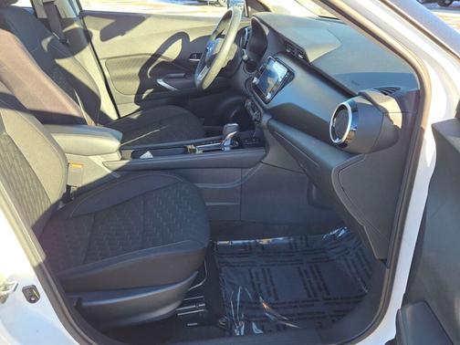 2022 Nissan Kicks SV