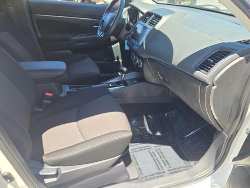 Pearl White 2019 Mitsubishi Outlander Sport 2.0 SP