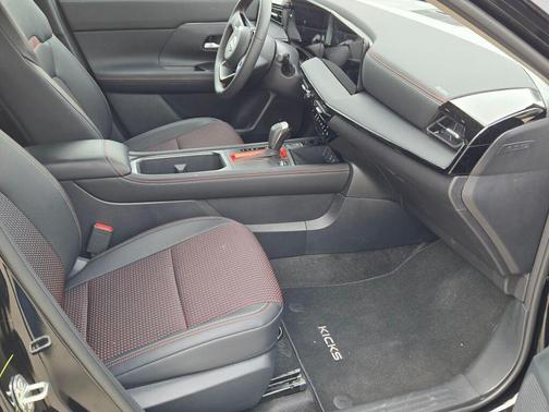 Super Black 2026 Nissan Kicks SR