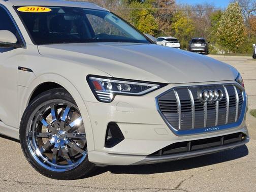 2019 Audi e-tron Premium Plus