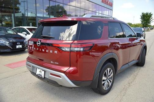 2022 Nissan Pathfinder SL 4WD