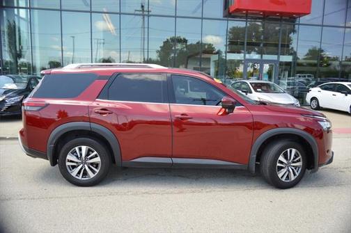 2022 Nissan Pathfinder SL 4WD