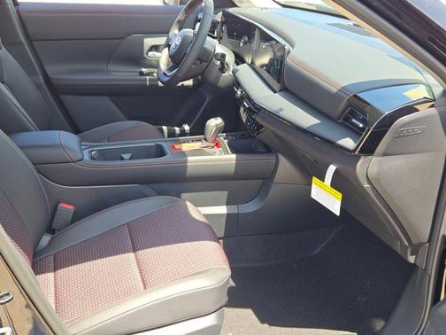Super Black 2026 Nissan Kicks SR
