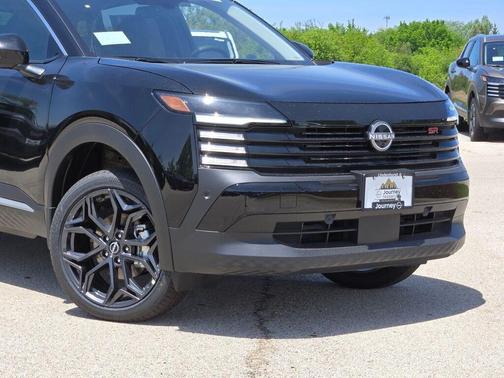Super Black 2026 Nissan Kicks SR