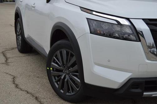 2025 Nissan Pathfinder SL 4WD