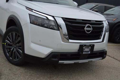2025 Nissan Pathfinder SL 4WD