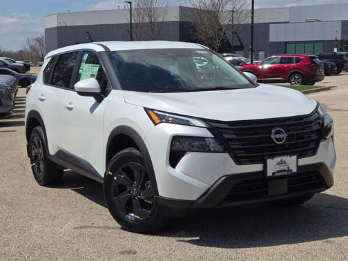 Everest White Pearl Tricoat 2026 Nissan Rogue SV