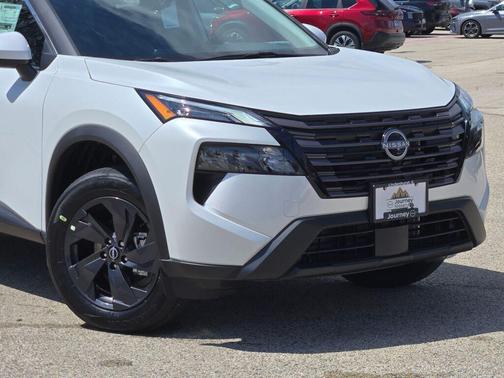Everest White Pearl Tricoat 2026 Nissan Rogue SV