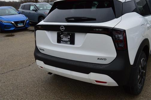 2025 Nissan Kicks SV