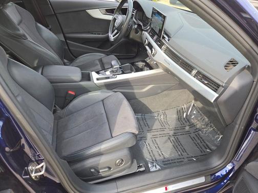 2022 Audi A4 45 S line Premium Plus