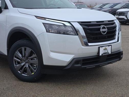 2025 Nissan Pathfinder SV 4WD