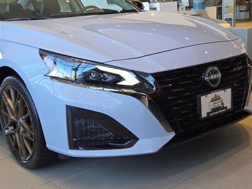 2025 Nissan Altima SR FWD