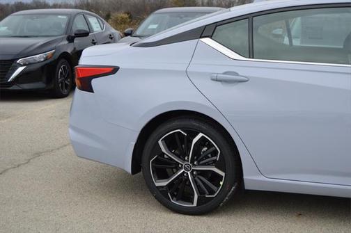 2025 Nissan Altima SR FWD