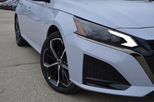 2025 Nissan Altima SR FWD