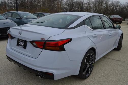 2025 Nissan Altima SR FWD