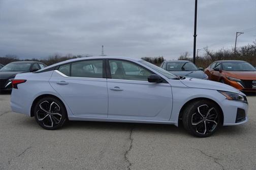 2025 Nissan Altima SR FWD
