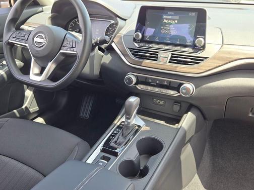 Super Black Clearcoat 2026 Nissan Altima 2.5 SV