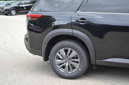 2025 Nissan Pathfinder S 4WD