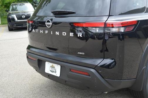 2025 Nissan Pathfinder S 4WD