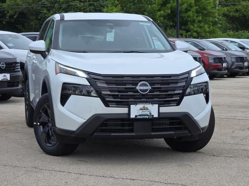 Everest White Pearl Tricoat 2026 Nissan Rogue SV