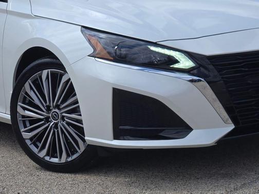 Pearl White Tricoat 2024 Nissan Altima 2.5 SL