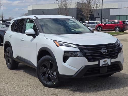 Everest White Pearl Tricoat 2026 Nissan Rogue SV