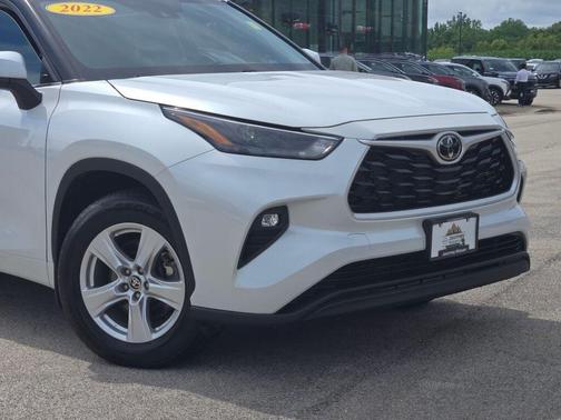 2022 Toyota Highlander LE
