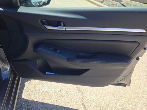 Gun Metallic/Super Black 2026 Nissan Altima SR FWD