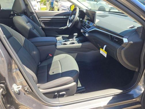 Gun Metallic/Super Black 2026 Nissan Altima SR FWD