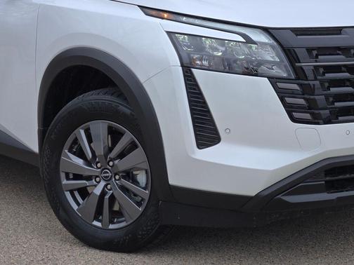 Everest White Pearl Tricoat 2026 Nissan Pathfinder SV