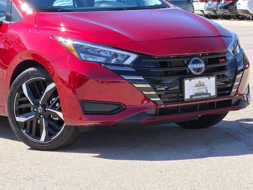 Scarlet Ember Tintcoat 2025 Nissan Versa 1.6 S