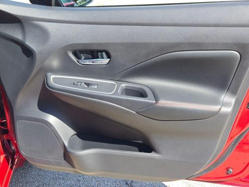 Scarlet Ember Tintcoat 2025 Nissan Versa 1.6 S