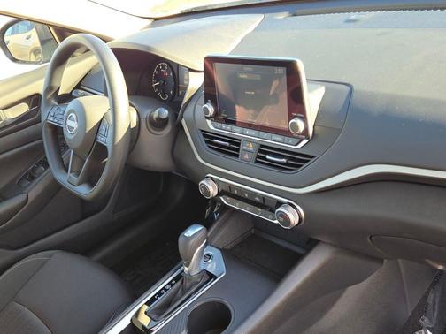 2025 Nissan Altima S FWD