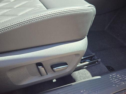 Scarlet Ember Tintcoat 2026 Nissan Rogue Platinum