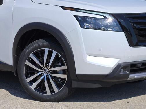 2025 Nissan Pathfinder Platinum 4WD