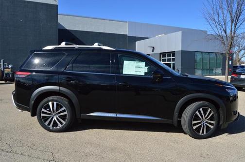 2025 Nissan Pathfinder Platinum 4WD