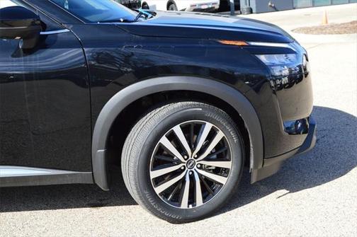 2025 Nissan Pathfinder Platinum 4WD