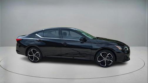 2025 Nissan Altima SR FWD