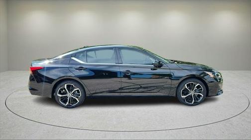2025 Nissan Altima SR FWD