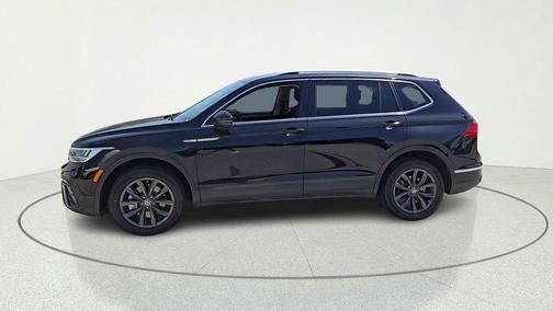 Deep Black 2023 Volkswagen Tiguan 2.0T SE