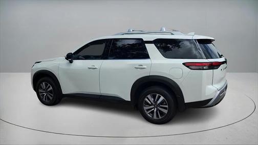 2023 Nissan Pathfinder SL FWD
