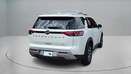 2023 Nissan Pathfinder SL FWD