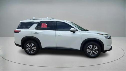 2023 Nissan Pathfinder SL FWD