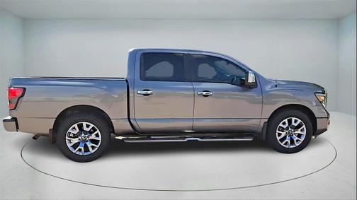2021 Nissan Titan SL