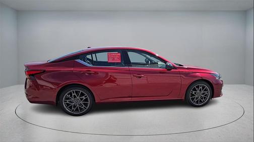2023 Nissan Altima SR VC-Turbo FWD