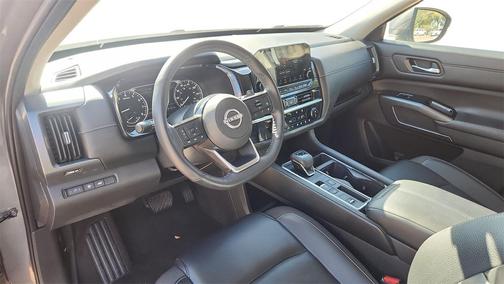 2023 Nissan Pathfinder SL FWD